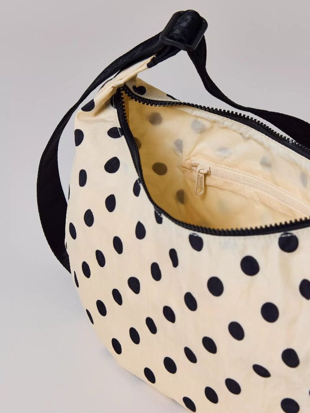 NWT Baggu Medium Crescent Bag - Cream w/ Black Polka Dot - Picture 6 of 6